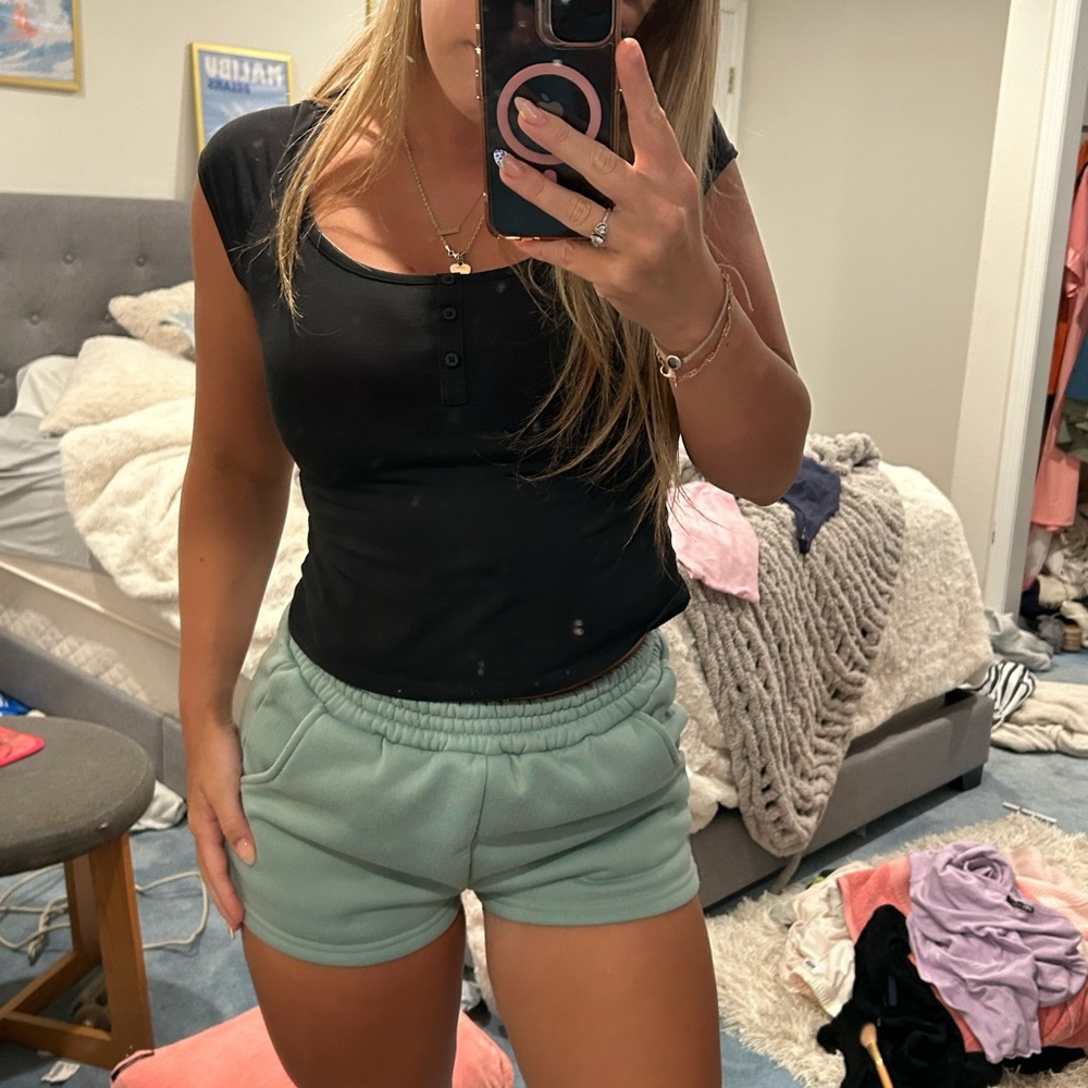 l Green Shorts